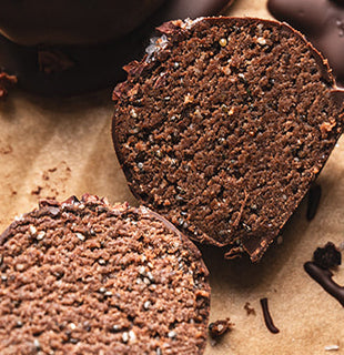 Bouchées de brownie sans cuisson avec des protéines parfaites