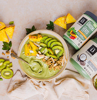 Bol de smoothie tropical aux Aliments verts et Protéines