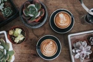 Quatre Solutions Santé pour Remplacer Votre Remontant Caféiné