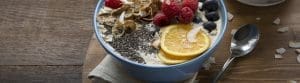 FRUITY BREAKFAST SMOOTHIE BOWL