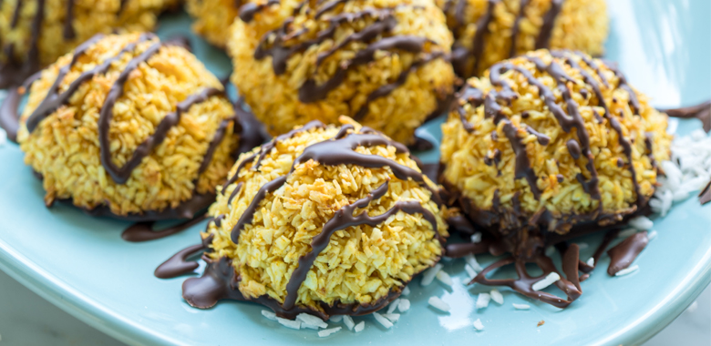 Golden Mylk Macaroons with Dark Chocolate
