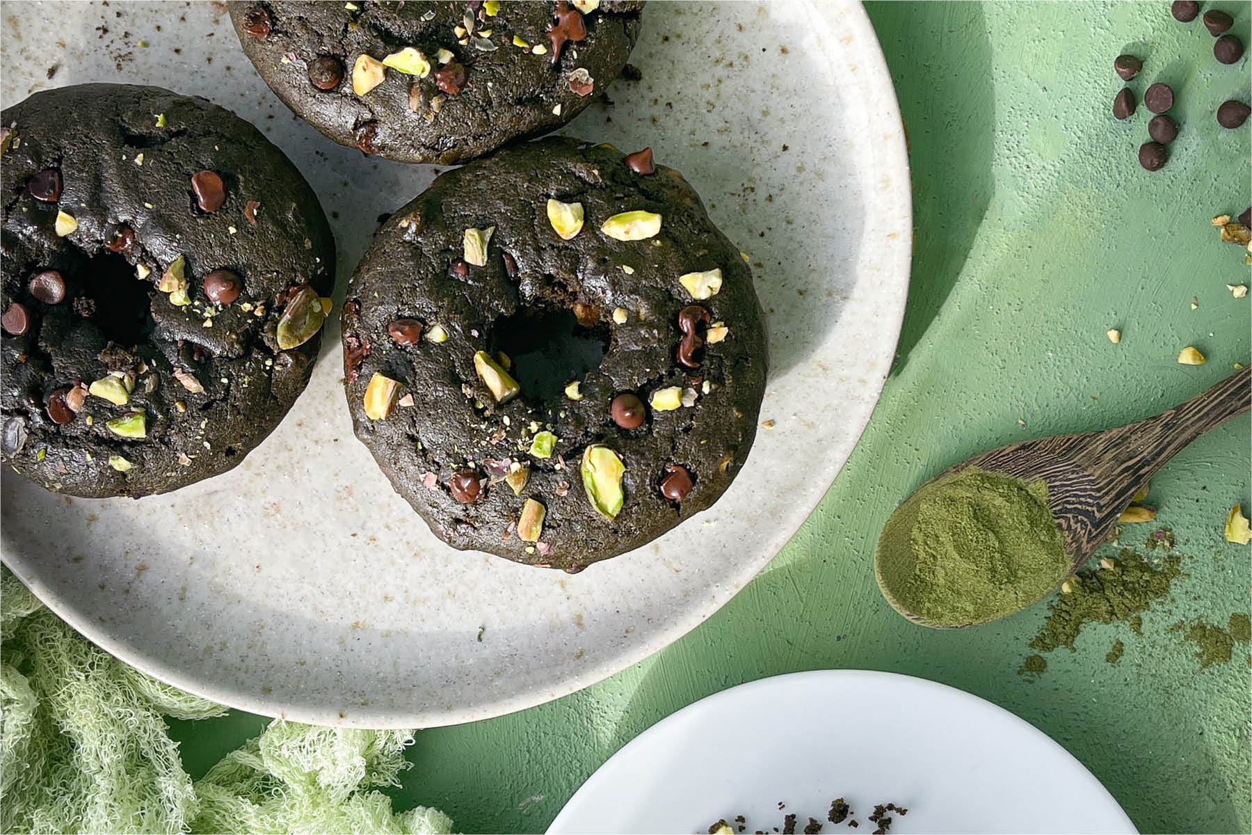 Pistachio chocolate baked donuts - featured image